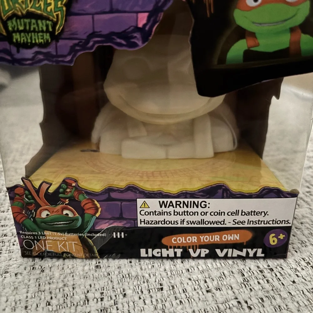 Nickelodeon Teenage Mutant Ninja Turtles Mikey Color-Your-Own Light Up Vinyl